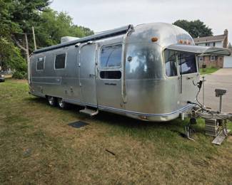 1973 Airstream International 29’ Land Yacht Ambassador