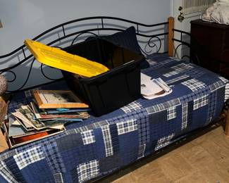Nice day bed with pullout frame