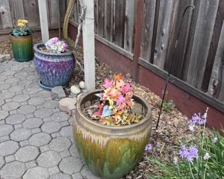 ceramic flower pots a variety of sizes