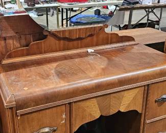 VANITY DRESER WITH MIRROR