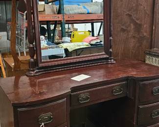 VANITY DRESSER WITH MIRROR