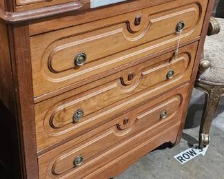 DRESSER