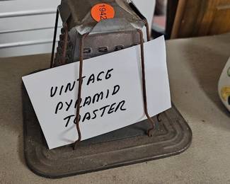 VINTAGE PYRAMID TOASTER