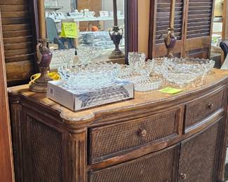DRESSER
