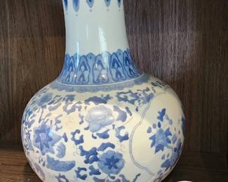 Large Blue & White Porcelain Vase – Beautiful decorative vase featuring an intricate blue-and-white floral motif with a classic Asian-inspired design. Tall statement piece with coordinating small blue-and-white pieces also available.