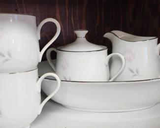 Mango China Japan “Rosanne” #6176 China Set – Beautiful vintage china set featuring delicate floral detailing. Includes dinner plates, smaller plates, cups, saucers and serving pieces. A lovely, substantial set for collectors, entertaining or display.