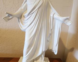 White Jesus Christ Statue – Beautiful standing figure of Jesus with outstretched arms and flowing robes. Classic Christian religious décor in a clean white finish. Lovely display piece for the home, church, prayer room, or collection.