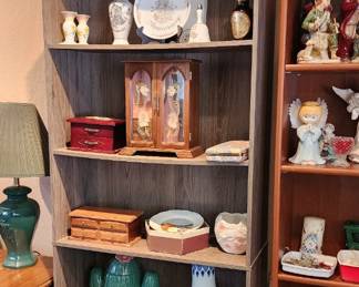 VINTAGE DÉCOR & COLLECTIBLES – Assorted pottery, ceramic pieces, decorative plates, vases, figurines, religious décor, baskets, home accents, games and other unique finds.
