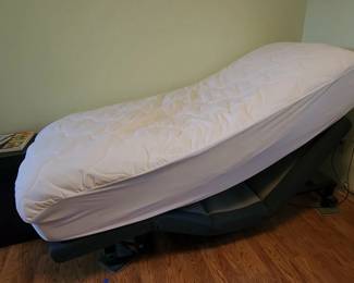 BedTek Twin Power Adjustable Bed – Twin mattress with powered adjustable base and remote control. Adjustable head and foot positions for personalized comfort. In good working condition.
