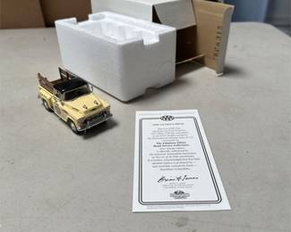 Matchbox YRS05-M 1957 Chevy 3100 Dixie Gas 1:43 Truck