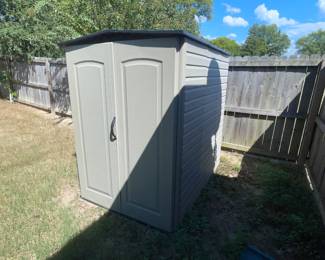 Rubbermaid Tool/Garden Shed
