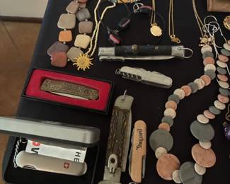 pocket knives