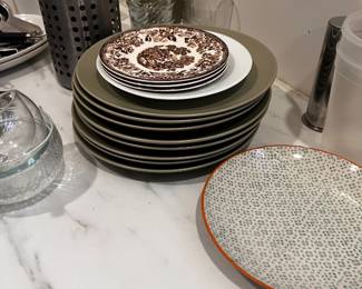 various kitchen dishware