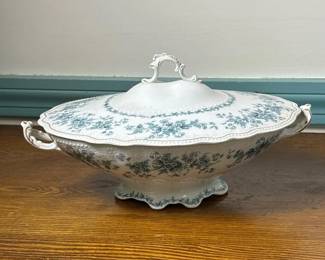 076 antiquewhgrindleyeileencoveredvege