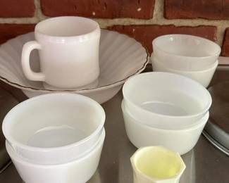035 vintagefirekingmilkglassbowlsandm
