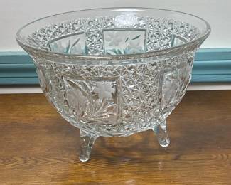 070 pressedglassfootedbowlwithfloralcu