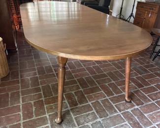 055 ovalwooddiningtablewithturnedlegs
