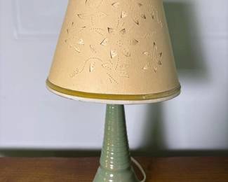 151 greenceramictablelampwithcreamflor