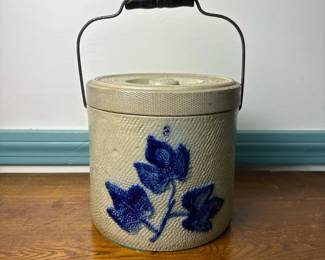011 stonewarecrockwithlidandbluefloral
