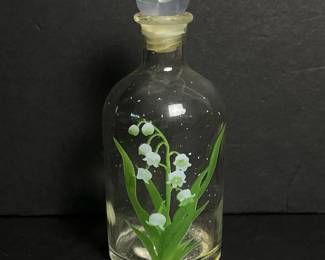 004 floraldesignglassapothecarybottlewi