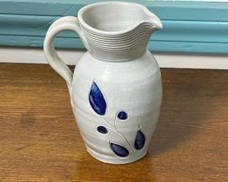 074 williamsburgpotterystonewarepitcherw