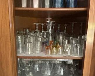 300 assortedvintageandcontemporarydrinki