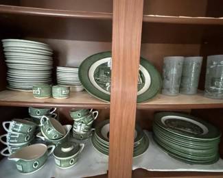 027 colonialhomesteadbyroyaldinnerwares