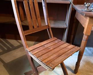 194 woodfoldingchairinrusticstyle