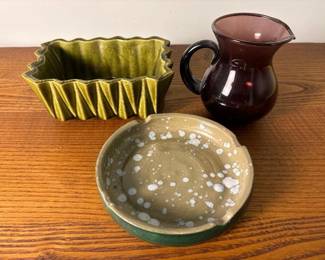 168 groupofthreemidcenturypotteryandg