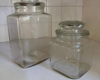 023 pairofclearglassstoragejarswithli