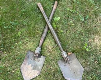 267 vintagemilitaryfoldingtrenchshovels