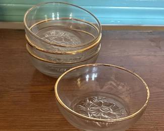 061 fourclearglassdessertbowlswithgold