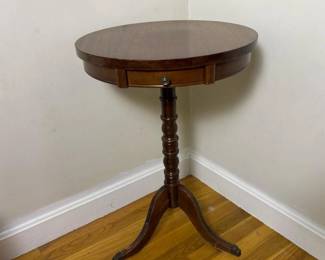 257 vintagewoodentripodpedestaltablewit