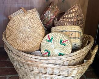 032 assortedwovenbasketsinrusticstyle
