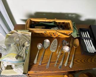 155 assortedsilverplateandstainlessflatw