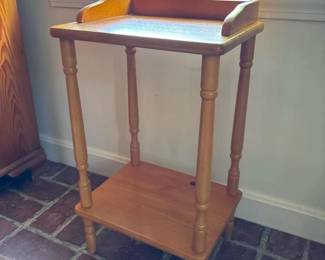 037 woodsidetable
