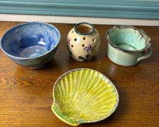 088 fourpiecepotterylotbowlsvaseandsh