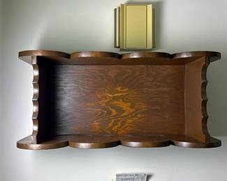 065 wallmountedwoodshelfwithscallopede
