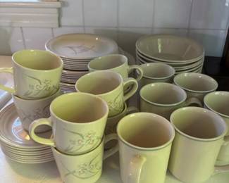 299 corningwarefloraldinnerwareset