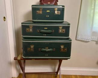 258 vintagegreenwarrenhardsidedsuitcase