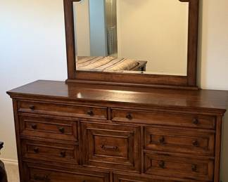 Traditional Style Nine-Drawer Dresser with Mirror