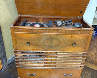 Wilcox-Gay Recordio Console Radio and Disc Recorder