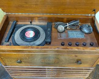 Wilcox-Gay Recordio Console Radio and Disc Recorder