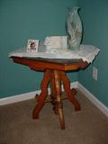Beautiful antique 4 leg table