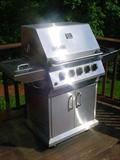 Near new deluxe gas grille