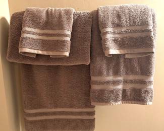 New set of towels, 2 bath, 2 hand towels, $18