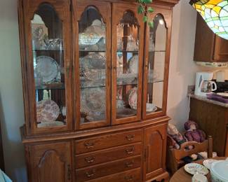 Beautiful Oak China Hutch!