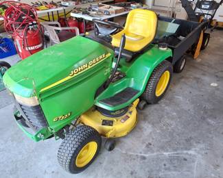 John Deere GT225 Riding Mower! Runs Excellent! 15hp Engine, 42" Deck. Includes Bagging Unit!