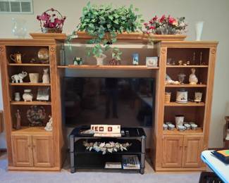 Very Nice Oak Entertainment Center and Sony T.V.