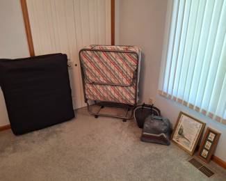 2 Roll Away Beds! Great Condition!
